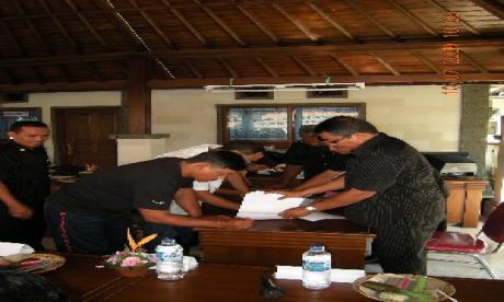 Penandatangan berkas-berkas