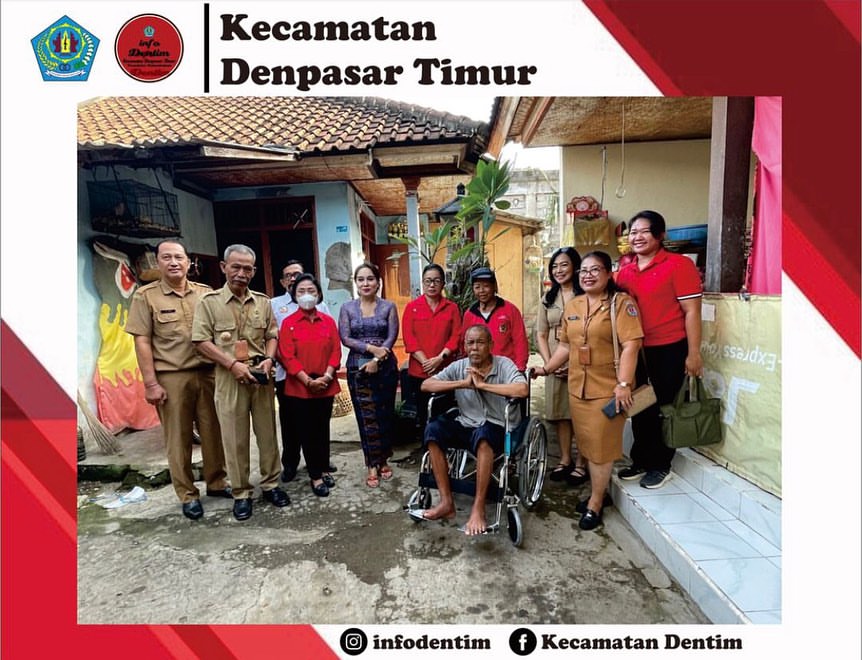 Penyerahan Kursi Roda kepada Masyarakat